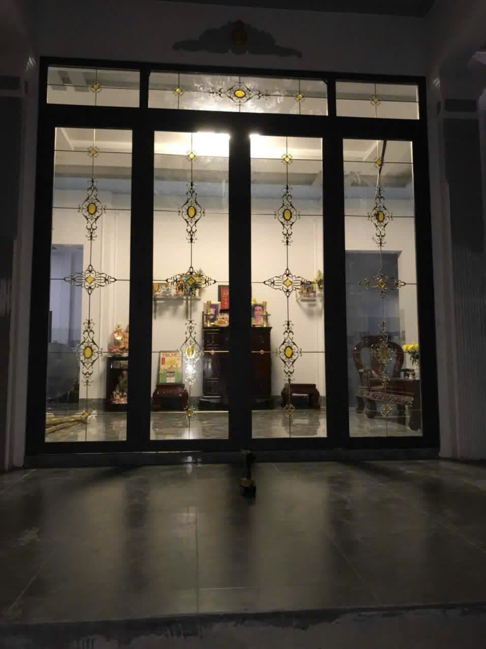 Cửa kính hoa văn đen + sảnh — ảnh 2
