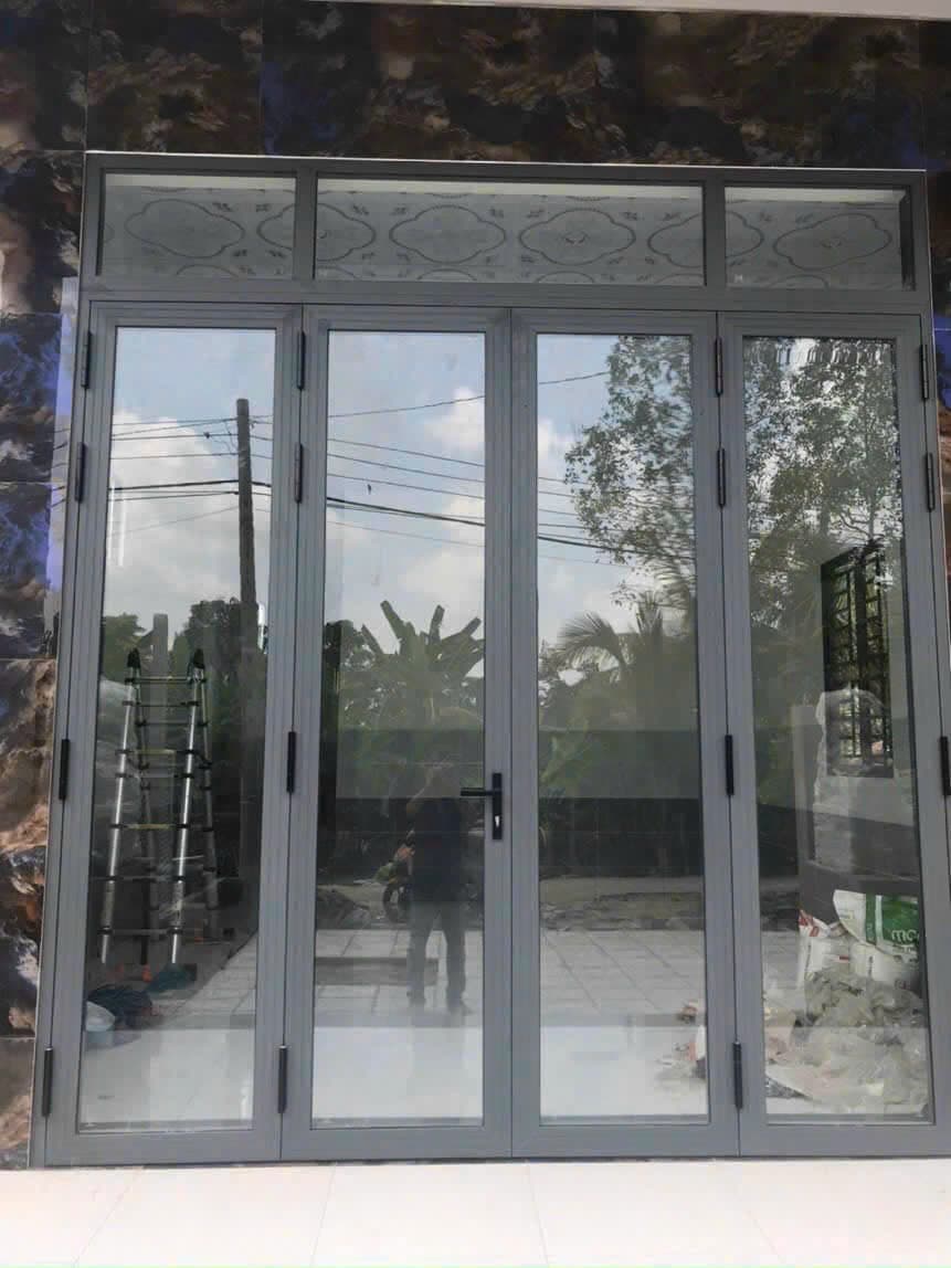 Cửa đi nhôm kính 4 cánh — Hưng Thành Phát thi công tại Cần Thơ