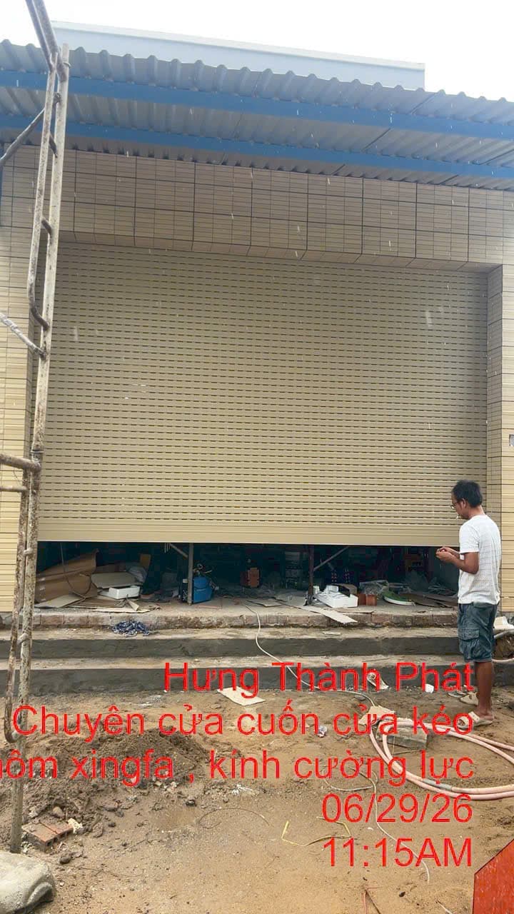Shophouse cửa cuốn kem đục lỗ — ảnh 2