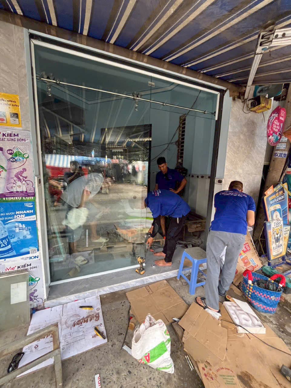 Shop BẮP KIDS (cửa kéo xanh + kính) — ảnh 2
