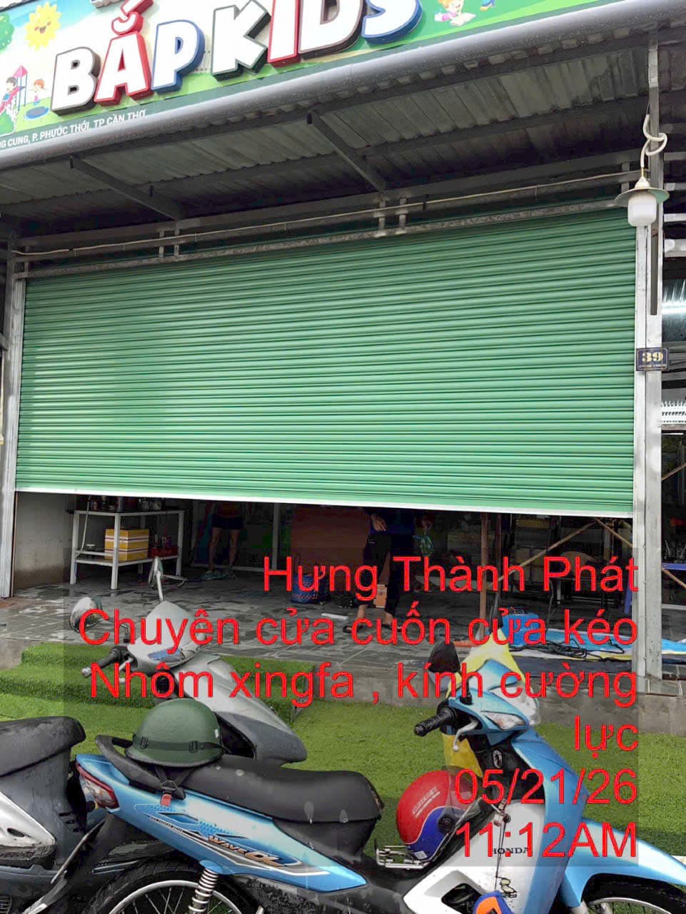 Shop BẮP KIDS (cửa kéo xanh + kính) — ảnh 3
