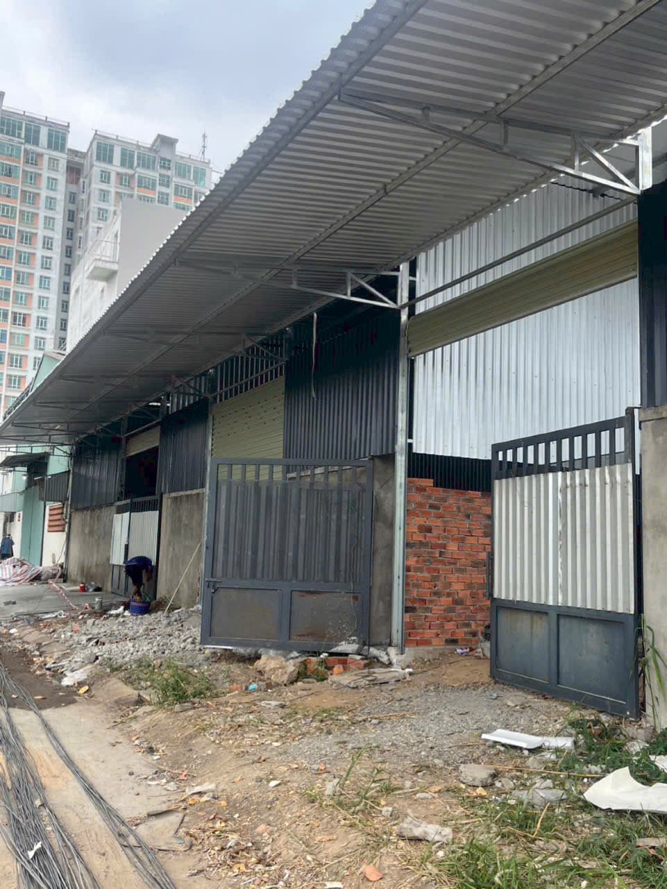 Nhà xưởng cửa cuốn trắng (gạch) — ảnh 3