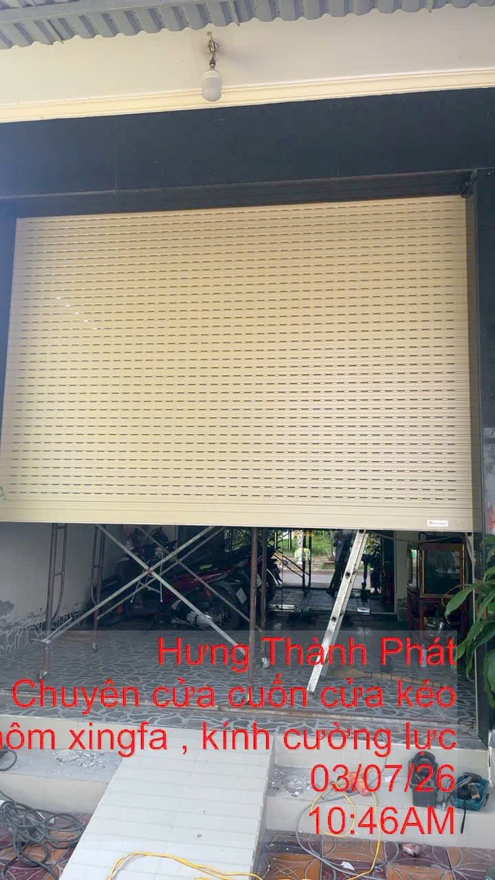 Cửa cuốn kem đục lỗ, nội thất