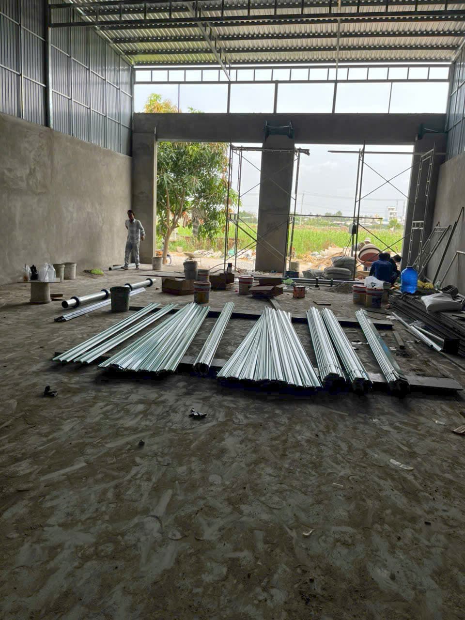 Nhà xưởng cột thép, đồng ruộng