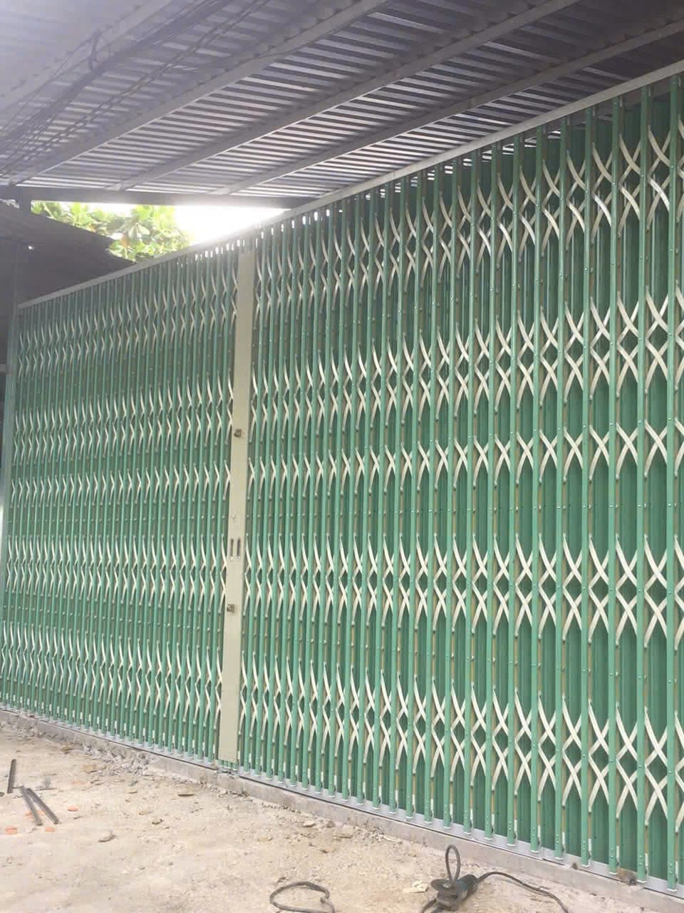 Dãy cửa kéo nhà xưởng — Hưng Thành Phát thi công tại Cần Thơ